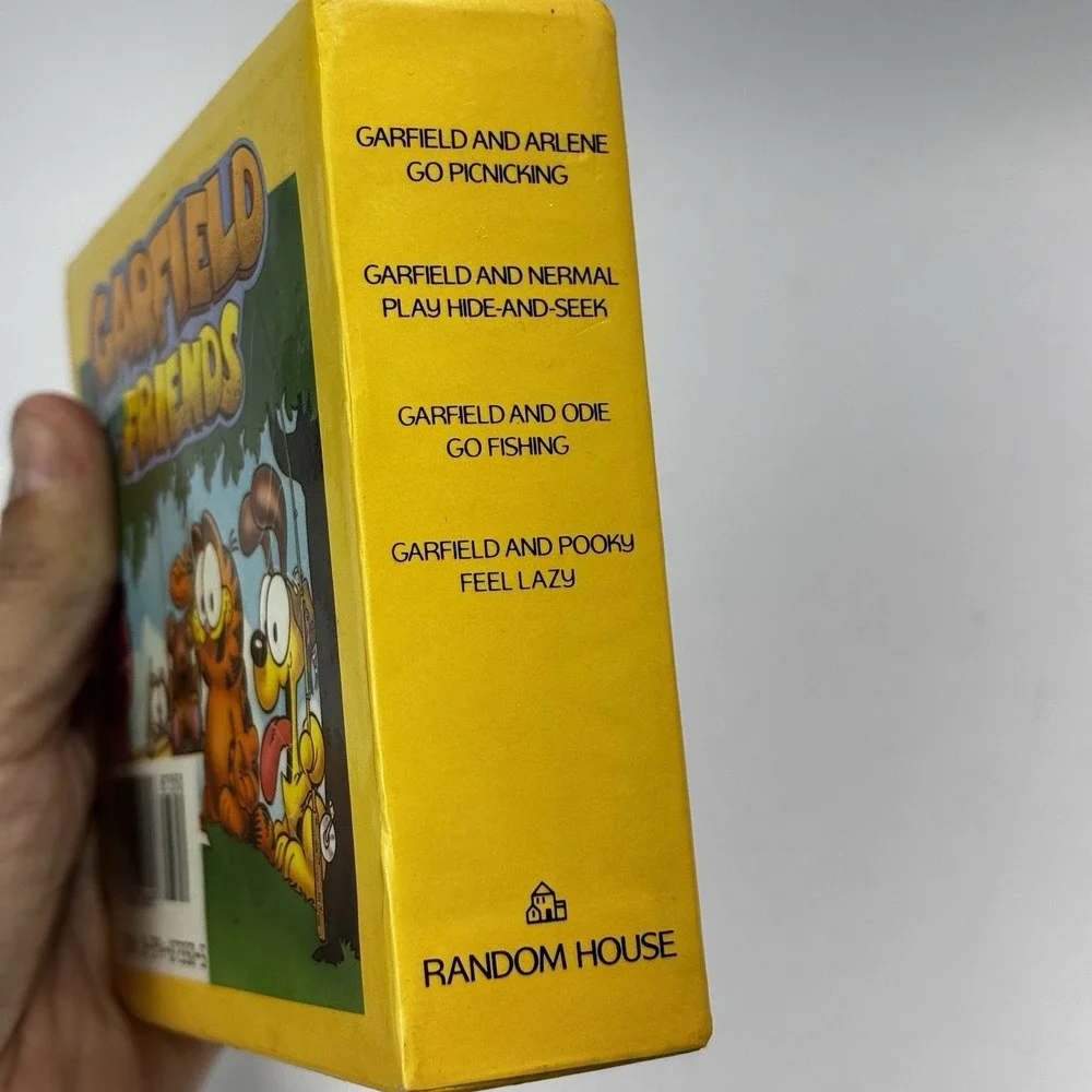 Garfield and Friends Four Little Books in a Box 1980 Tom Huge Mike Fentz